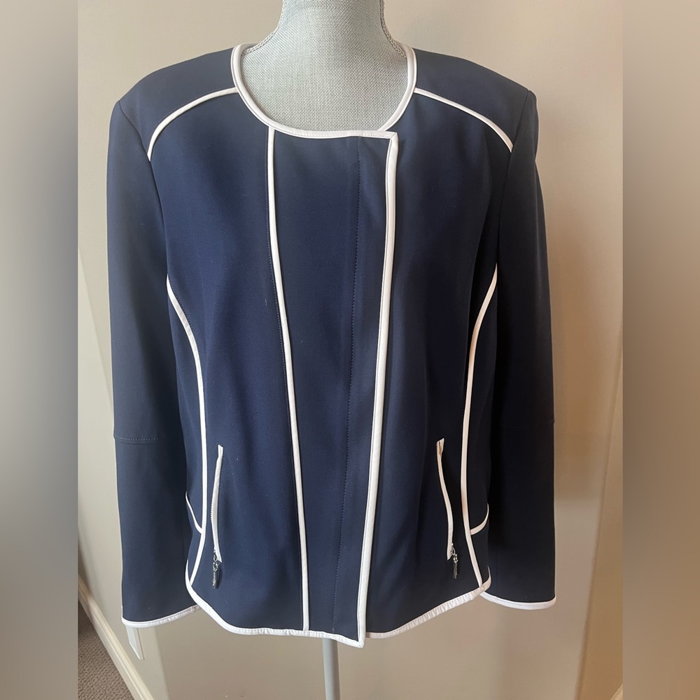 Peter Nygard Navy with white leather-like trim zipper front jacket
